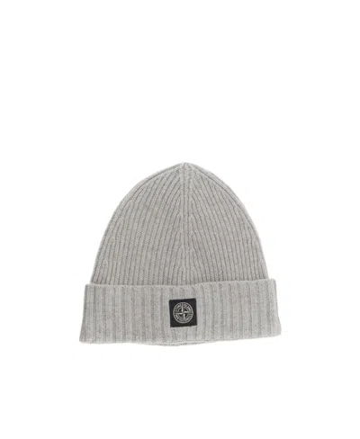 Stone Island Compass-patch Ribbed-knit Beanie In Gray