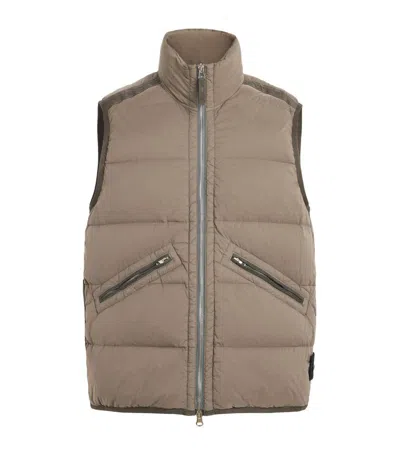 Stone Island Down Tape-detail Compass Gilet In Marrón Topo