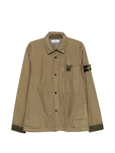 Stone Island Garment Dyed Crinkle Reps Ny Logo-patch Button-up Lightweight Jacket In Green