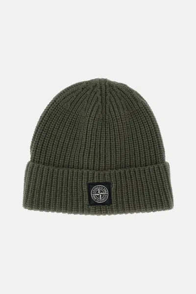Stone Island Ribbed Logo-patch Beanie Hat In Green