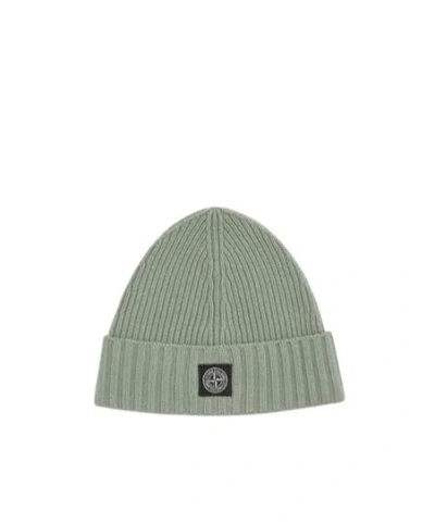 Stone Island Junior Logo Patch Ribbed Beanie In Green