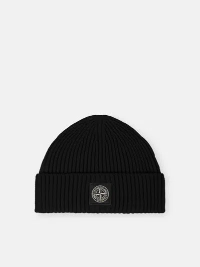Stone Island L2s15n100002s00c3v00 Ribbed Knit Beanie In Black