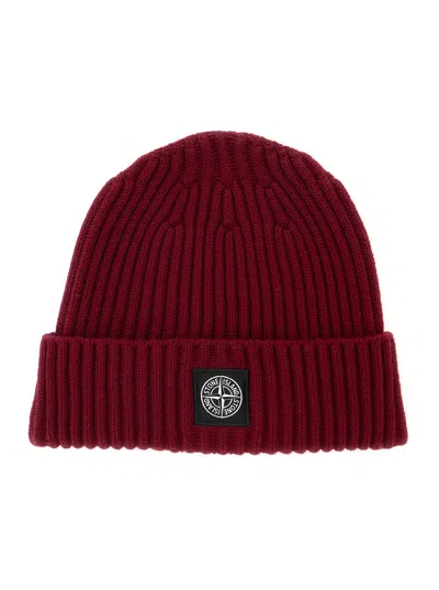 Stone Island L2s16n100007s0c03 Ribbed Tech Fabric Beanie In Red