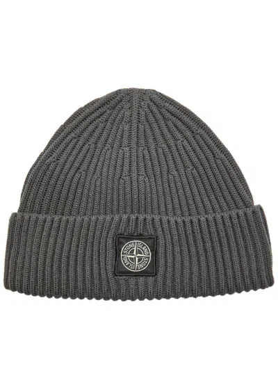 STONE ISLAND STONE ISLAND LOGO-APPLIQUÉD WOOL BEANIE