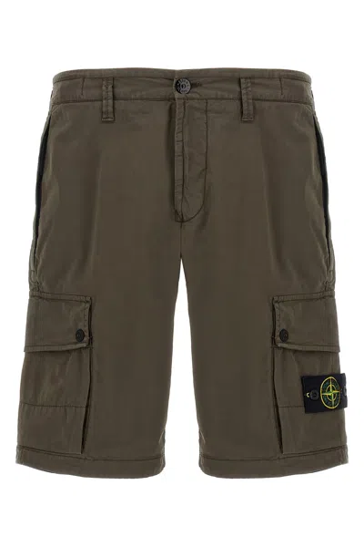 Stone Island Badge Logo Cargo Shorts In Green
