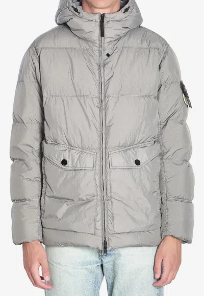 STONE ISLAND LOGO PATCH ZIP-UP DOWN JACKET