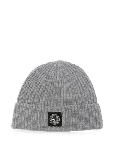 Stone Island Logo-patch Ribbed-knit Beanie Hat In Gray