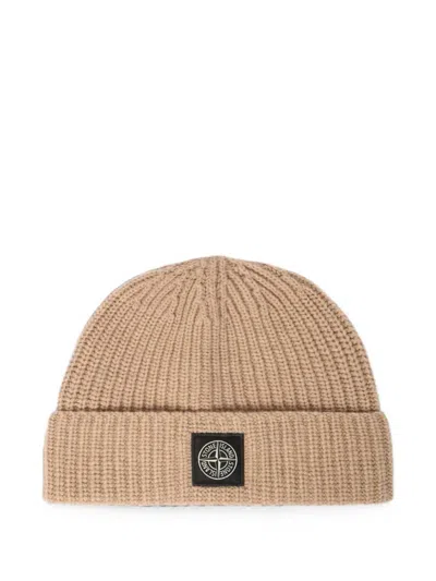 Stone Island N100012 Light Rws Geelong Wool Ribbed-knit Beanie With Compass Logo Patch In Brown