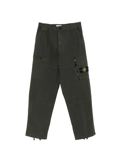 Stone Island Pantaloni Cargo Con Patch Logo In Grey