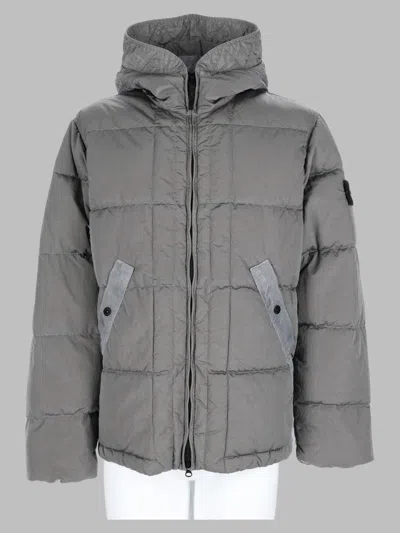 Stone Island Piumino Con Collo Alto E Patch Logo In Gray