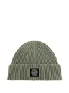 Stone Island Compass Patch Ribbed Beanie In Green