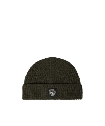 Stone Island Ribbed Knit Beanie With Compass Logo Patch In Green