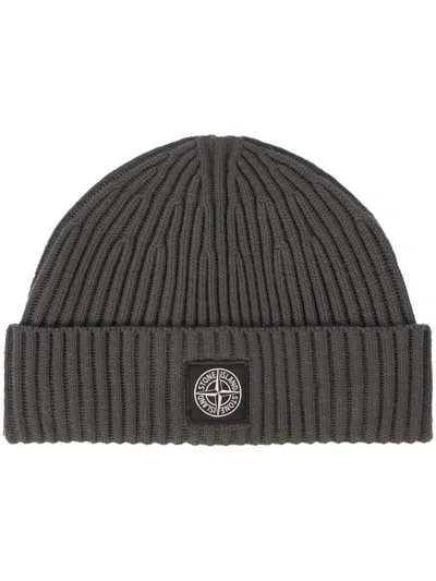 Stone Island Ribbed Knit Beanie With Folded Cuff And Logo Patch In Gray