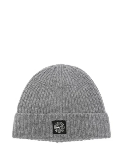 STONE ISLAND RIBBED LOGO-PATCH BEANIE