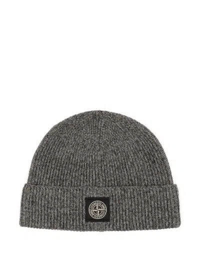 Stone Island Ribbed Logo-patch Beanie In Gray