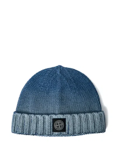 Stone Island Ribbed Logo-patch Beanie Hat In Blue