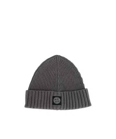 Stone Island Ribbed-knit Logo Beanie In Black