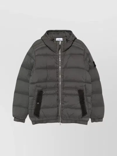 STONE ISLAND SHORT HOODED DOWN JACKET