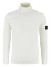 Stone Island Fitted Off-white Turtleneck Sweater With Logo Detail In White