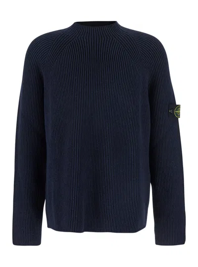STONE ISLAND BLUE SWEATER WITH RIBBED DESIGN AND LOGO PATCH ON SLEEVE IN VIRGIN WOOL BLEND MAN