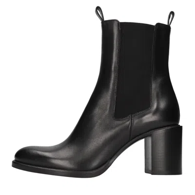 Strategia Boots In Black