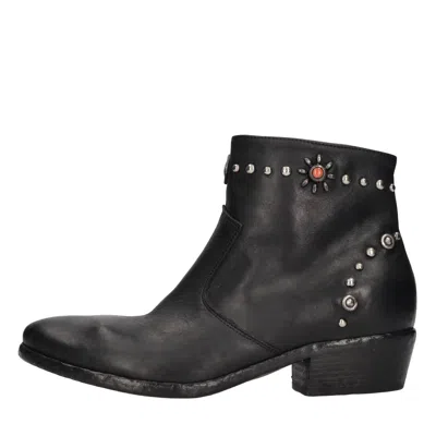 Strategia Boots In Black