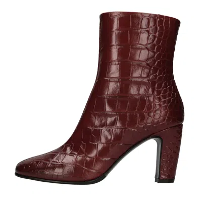 Strategia Boots In Red
