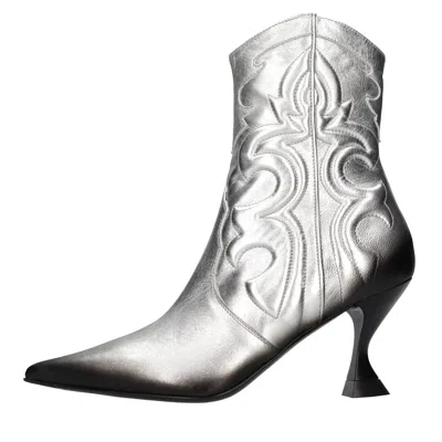 Strategia Boots In Silver
