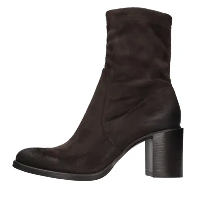 Strategia Boots In Brown