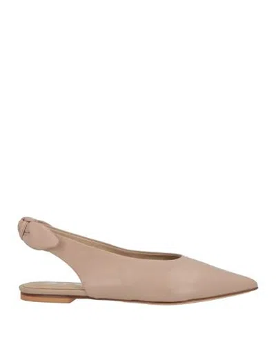 Strategia Footwear - Ballet Flats In Beige