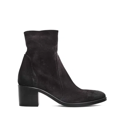 Strategia Refined Dark Grey Suede Ankle Boots With Side Zipper And Block Heel In Black