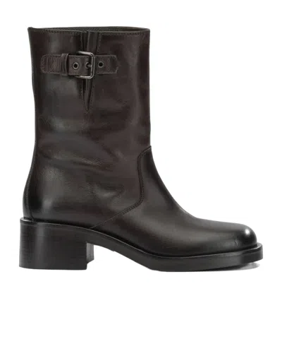 Strategia Round-toe Ankle Boots In Black