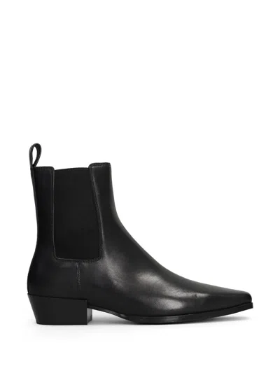 Strategia Shoes Pointed-toe Ankle Boots In Black