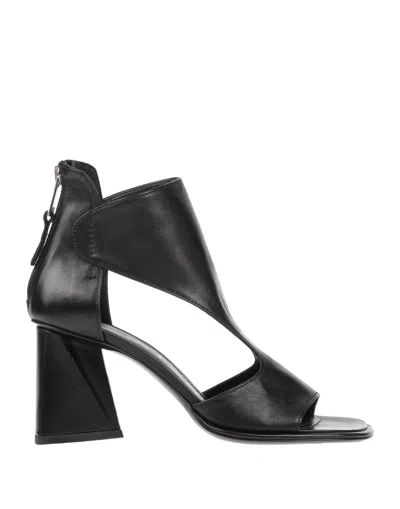 Strategia Ankle Boots In Black