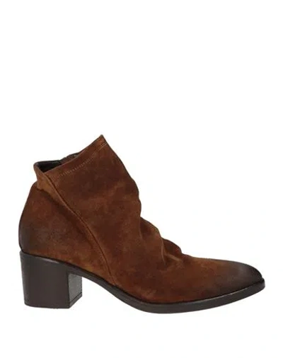 Strategia Woman Ankle Boots Brown Size 5 Leather