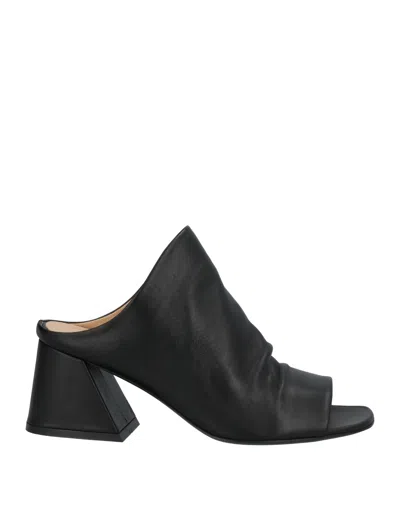 Strategia Sandals In Black