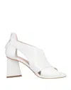 Strategia Ankle Boots In White