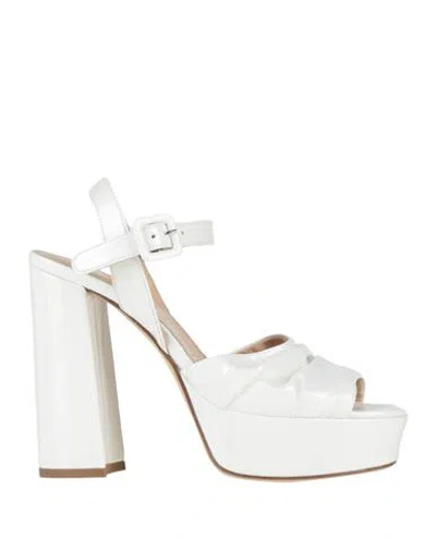Strategia Woman Sandals White Size 7.5 Synthetisches Material