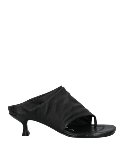 Strategia Toe Strap Sandals In Black