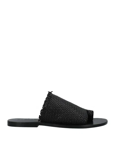 Strategia Toe Strap Sandals In Black