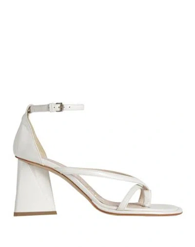 Strategia Woman Thong Sandal White Size 8 Leather