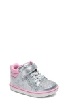 Stride Rite Ames Sneaker In Silver