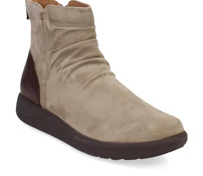 Strive Tempo In Taupe In Grey