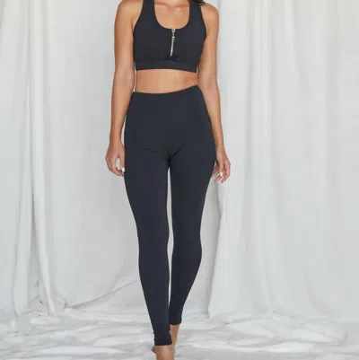 Strut This Zipper Ankle Pant In Black In Blue