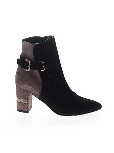 Pre-owned Stuart Weitzman Ankle Boots In Brown