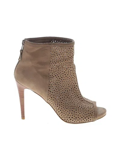 Pre-owned Stuart Weitzman Ankle Boots In Brown