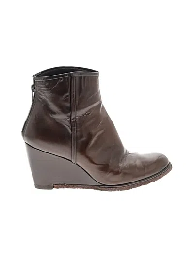 Pre-owned Stuart Weitzman Ankle Boots In Brown