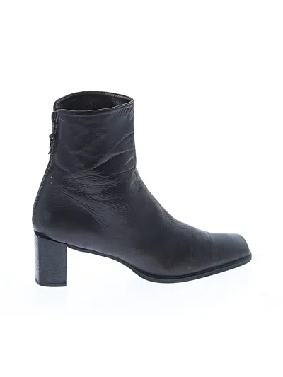 Pre-owned Stuart Weitzman Ankle Boots In Brown