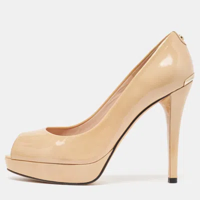 Pre-owned Stuart Weitzman Beige Patent Peep Toe Pumps Size 37.5