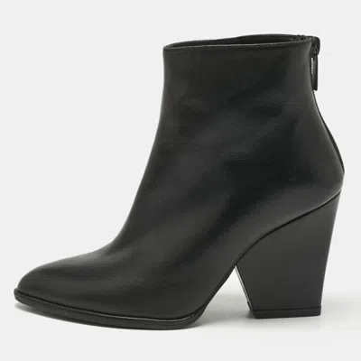Pre-owned Stuart Weitzman Black Leather Zip Ankle Length Boots Size 34